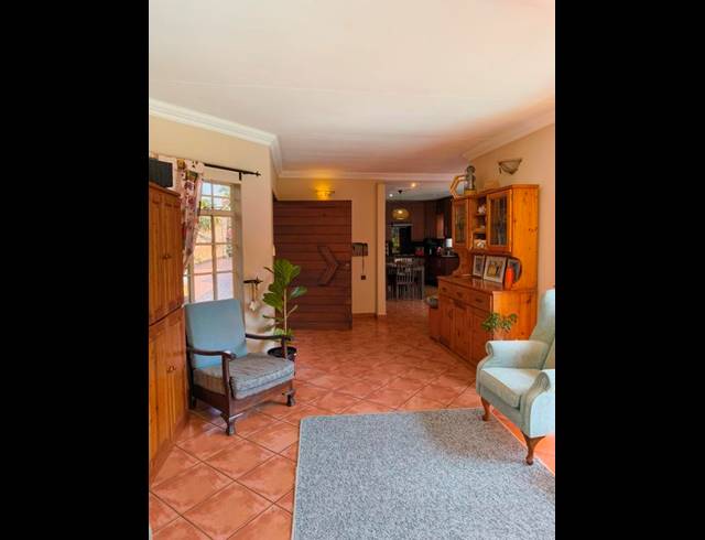 4 BEDROOM HOUSE FOR SALE IN NEWLANDS